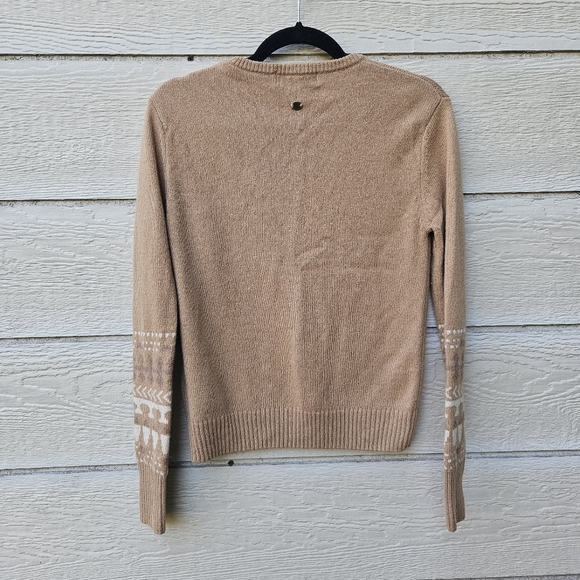 Sherpa Adventure Gear tan v neck sweater with fair isle sleeves small - Picture 2 of 5